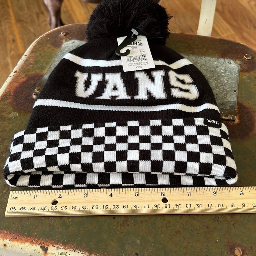 1 LEFT! Vans Cuff Checkerboard Pom Pom Beanie - Picture 5 of 7